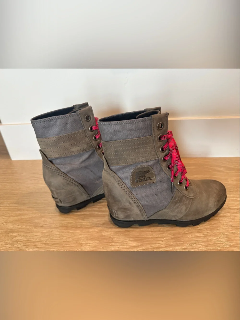 Sorel Grey Winter Snow/Rain Boots with Pink Laces